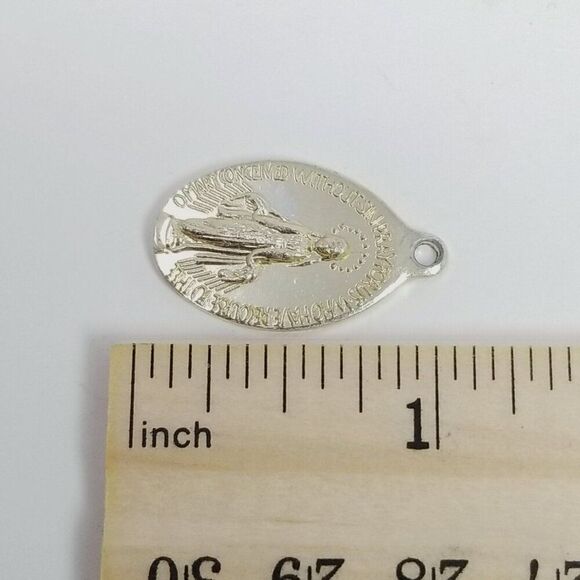 Vintage Virgin Mother Mary Oval Pendant Charm, Gold Tone Estate 1 Inch - Picture 4 of 7